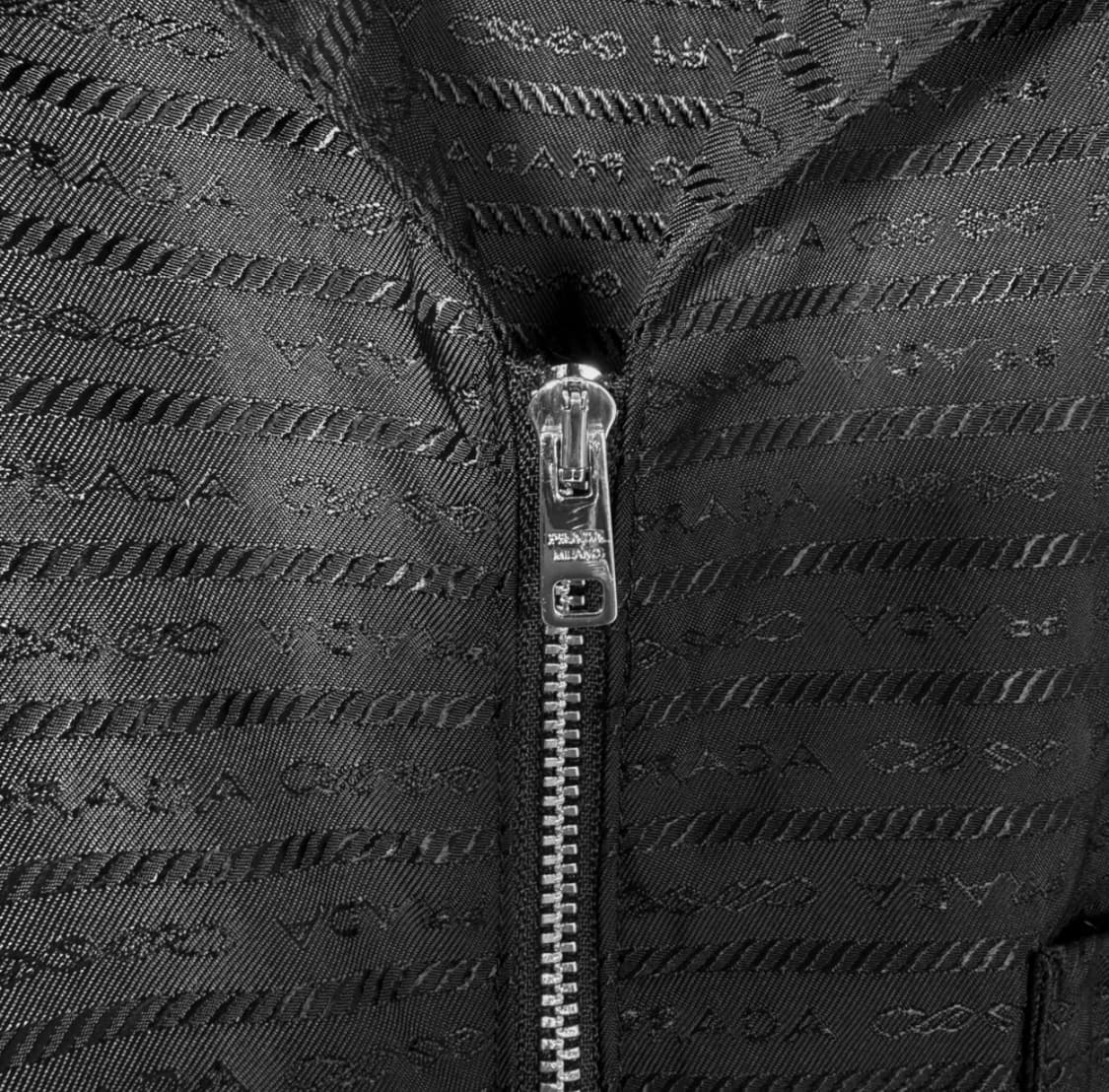 [M] 프라다 남성 리나일론 삼각로고 멀티로고 집업 반팔 셔츠 자켓 블랙 상품이미지7