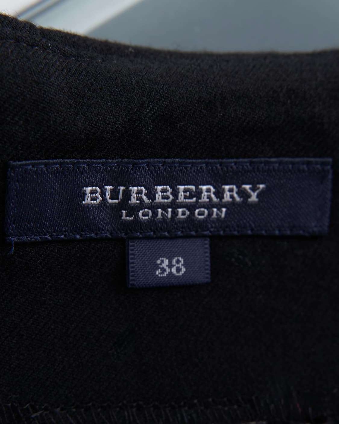 Burberry 투버클 스트랩 디테일 플리츠 스커트 상품이미지4
