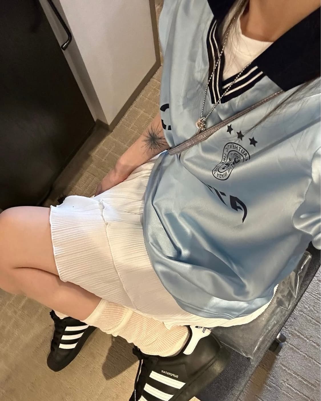 시눈 스포티 트랙 하프 슬리브셔츠 더스티블루(홍주 착용) 상품이미지1