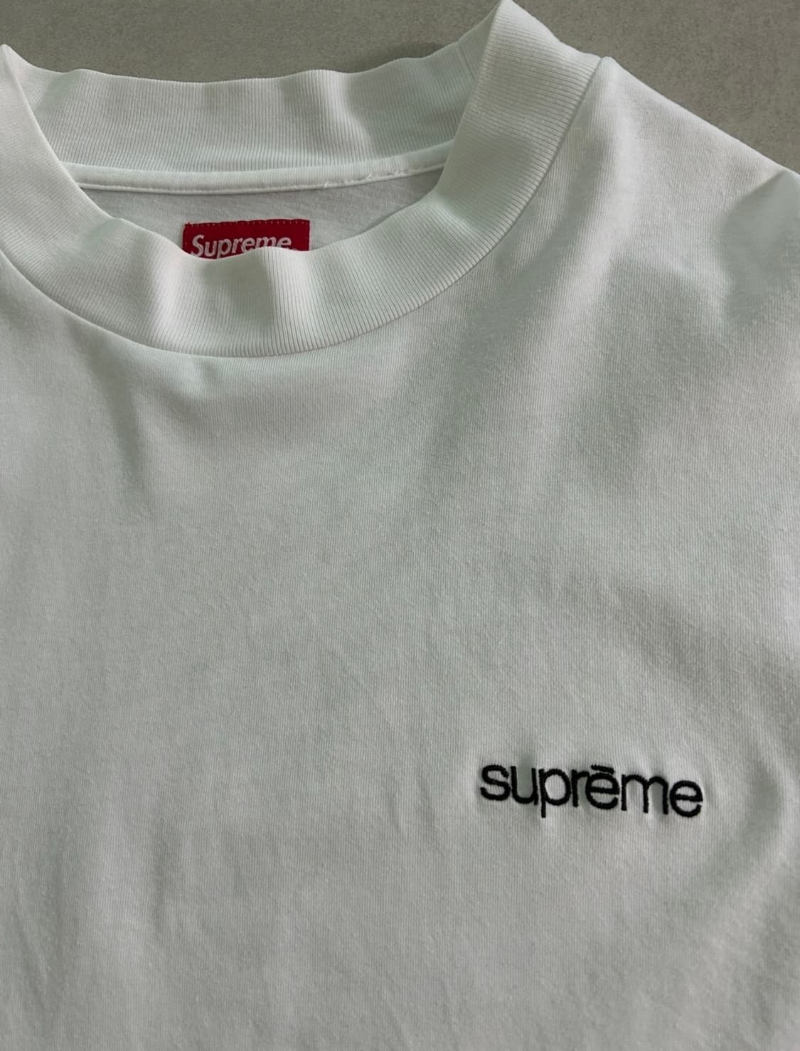 슈프림 모크넥 롱슬리브 화이트 에 상품이미지3