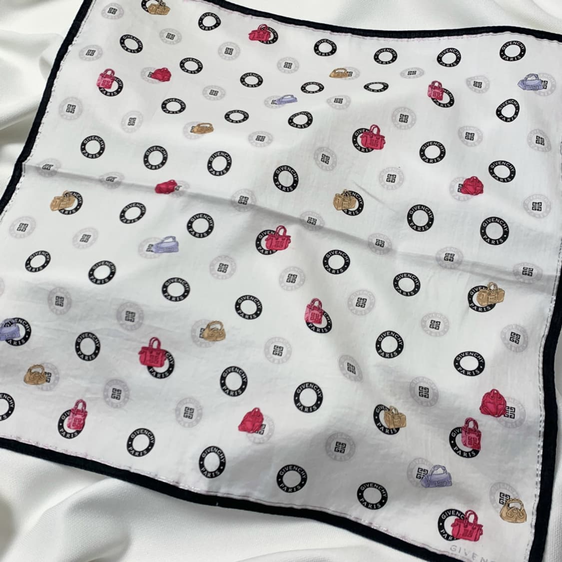 [정품] Givenchy 지방시 가방 패턴 빈티지 쁘띠스카프 손수건 상품이미지1