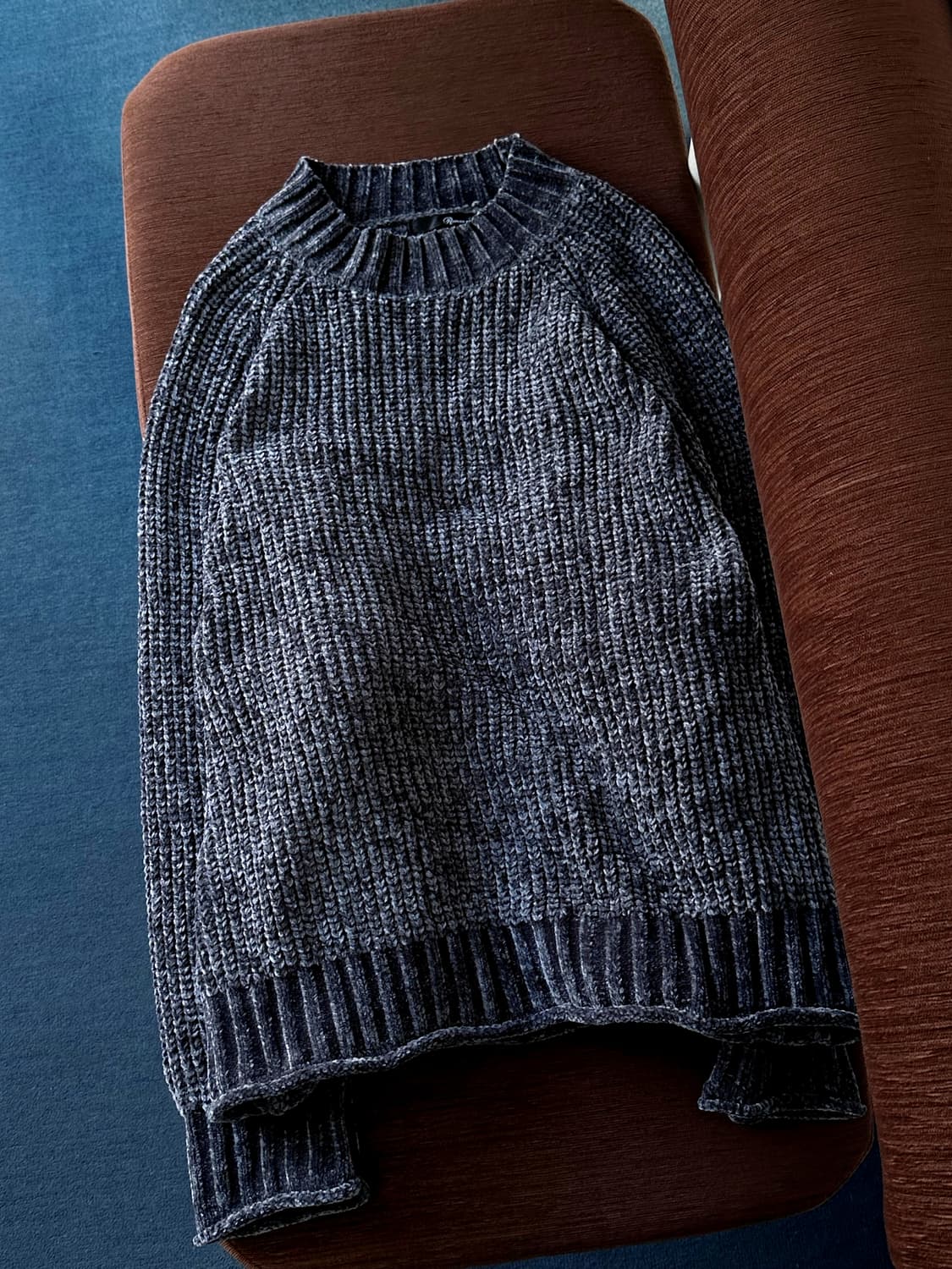 Shine fabric mock neck heavy knit P/O 상품이미지6