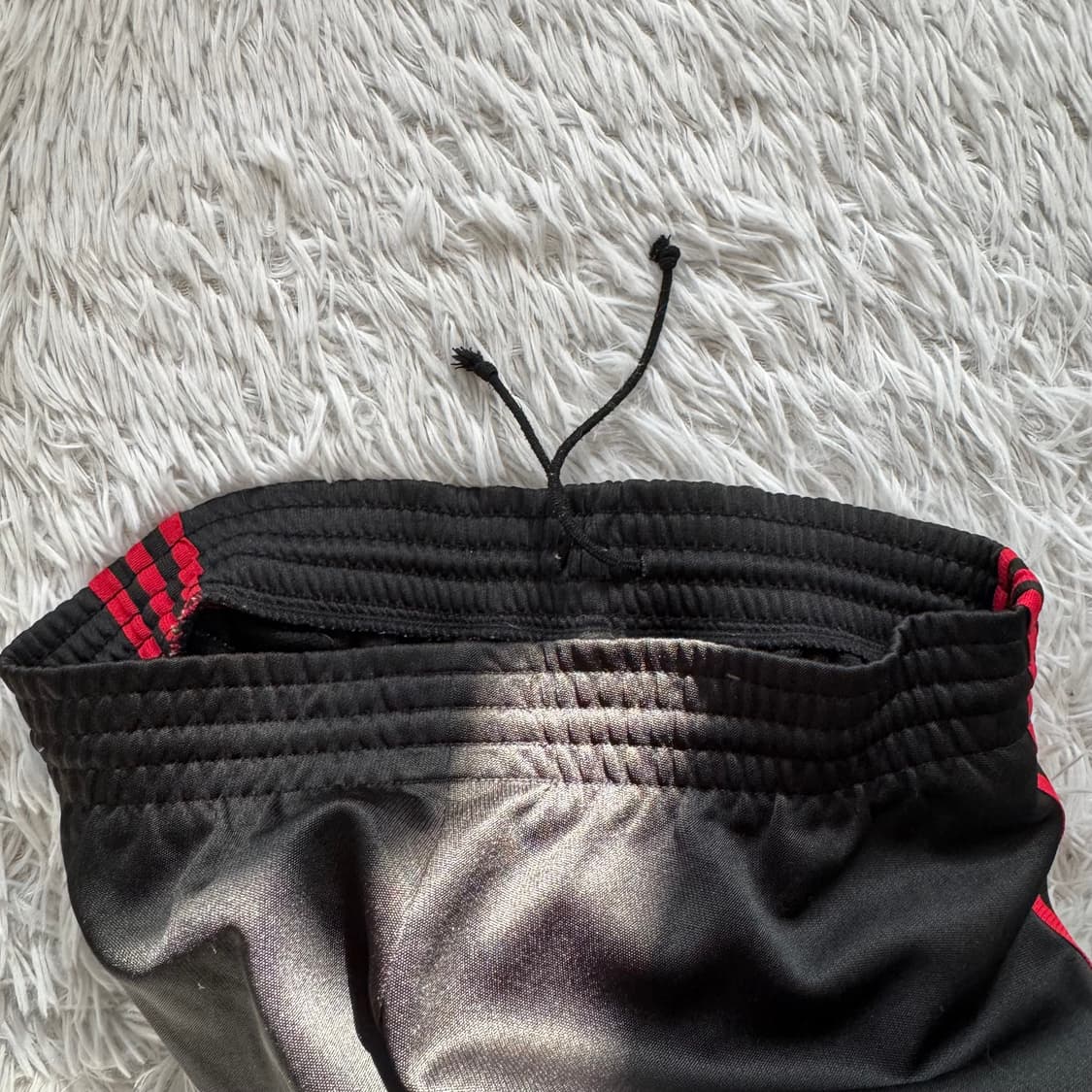 ADIDAS 일본빈티지 반바지입니다. 사용감이 거의 없으며 상태는 아주  상품이미지4