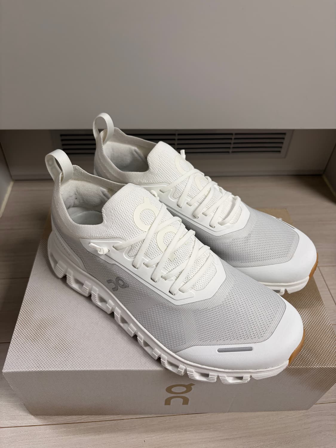[새상품] 온러닝 Cloud 6 Versa 250사이즈 상품이미지4