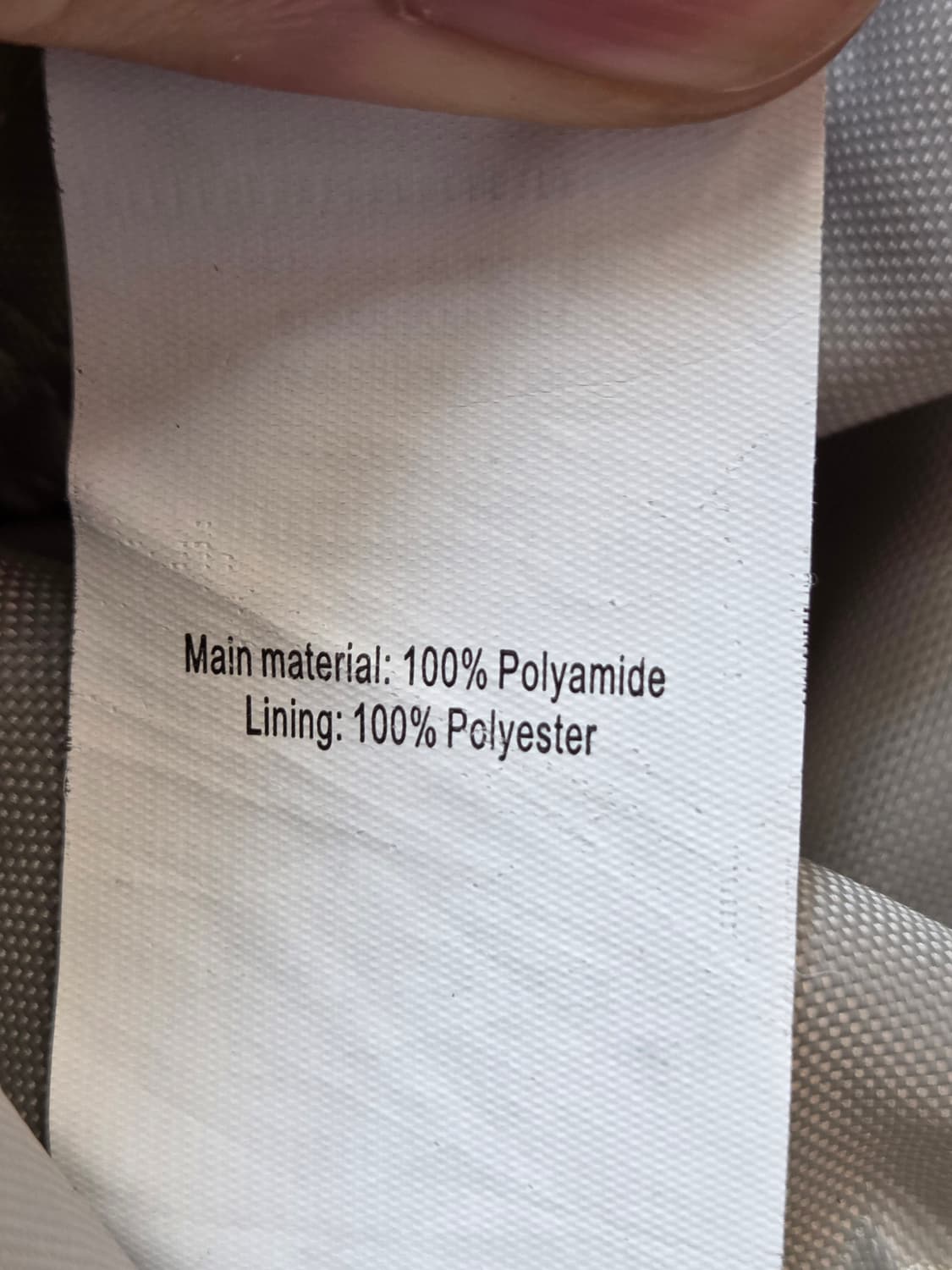 키플링 라벤더 색상 백팩입니다. 재질은 폴리아미드라서 가볍고 튼튼합니다. 상품이미지6