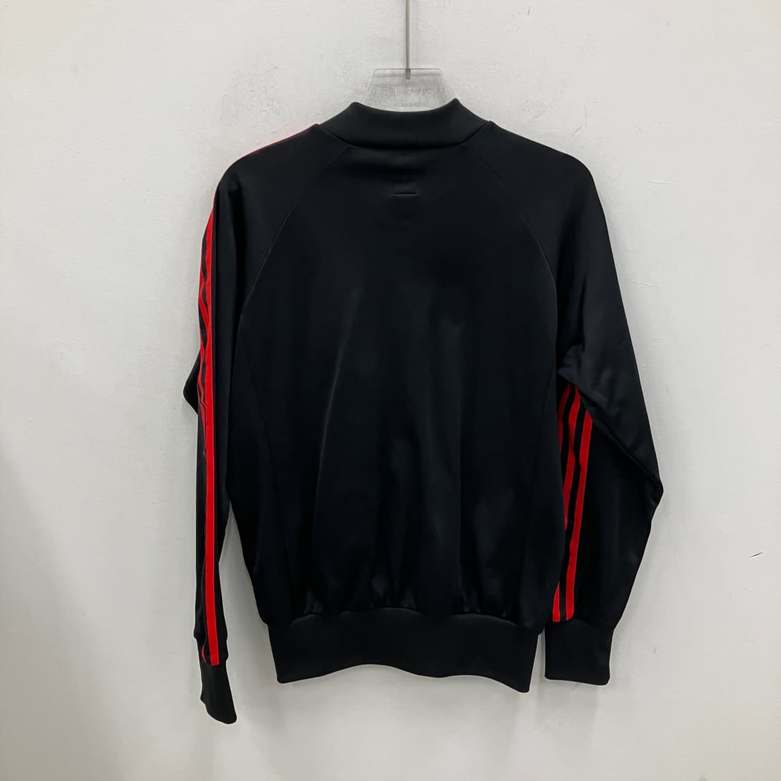 아디다스 블랙/레드 삼선 트랙 자켓 상품이미지2
