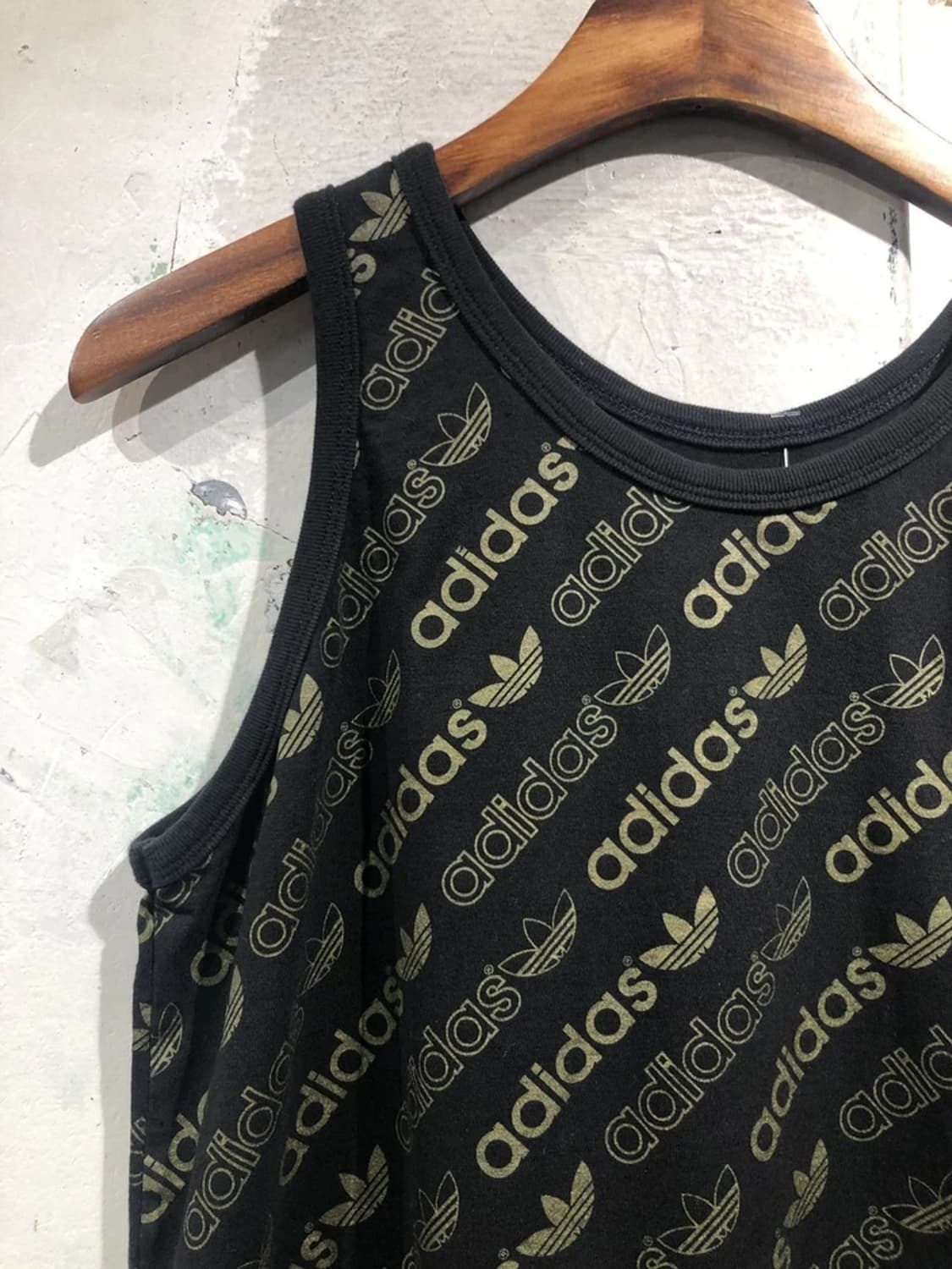 Adidas logo print black gold sleeveless  상품이미지2