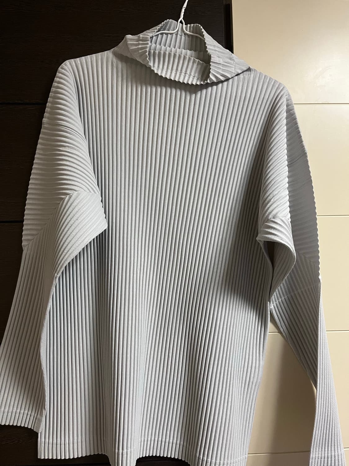 옴므플리세 플리츠 하이넥 롱슬리브 상품이미지2