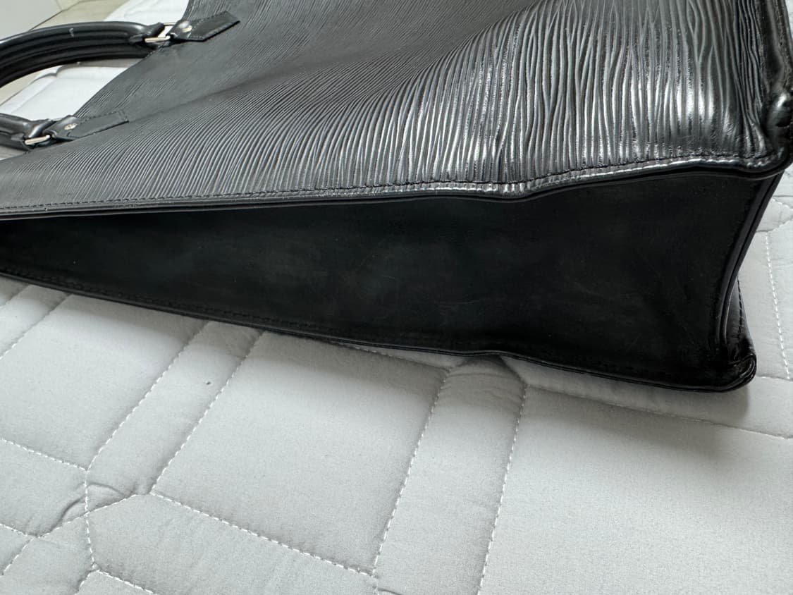 루이비통 에삐 삭플라 토트백 블랙 상품이미지7