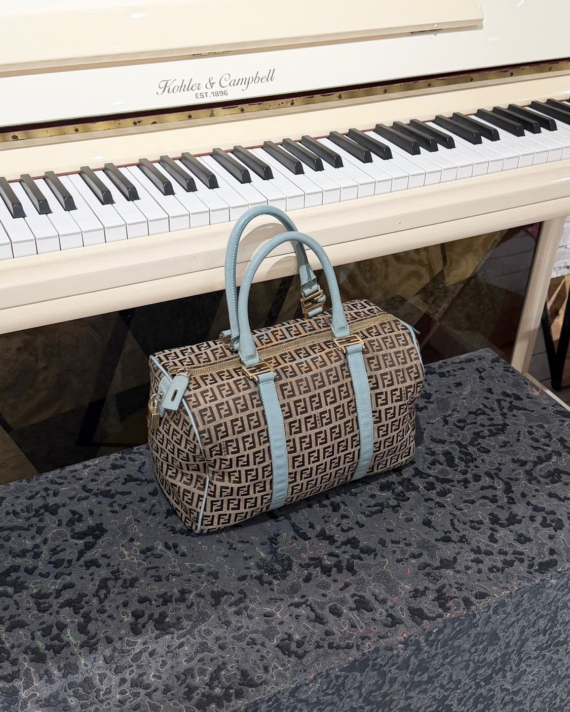 펜디 브라운 주카 블루 레더 트리빙 캔버스 보스턴백 상품이미지1