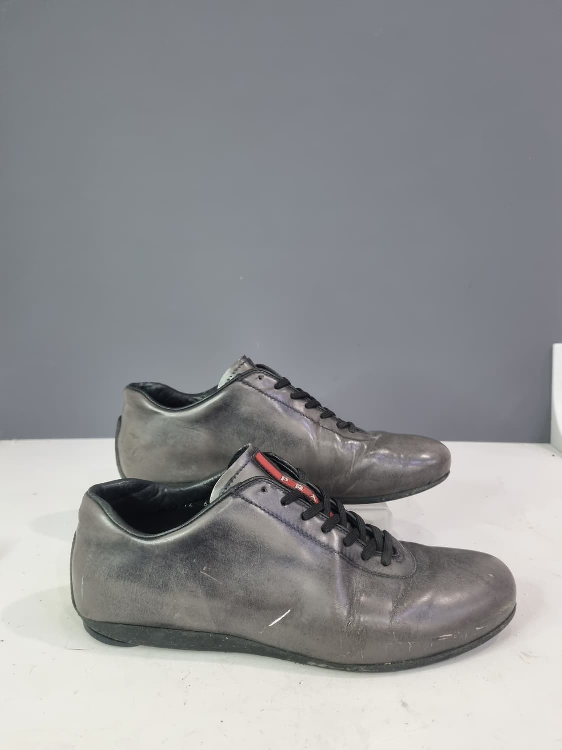 프라다 6 실버 빈티지 스니커즈 상품이미지1