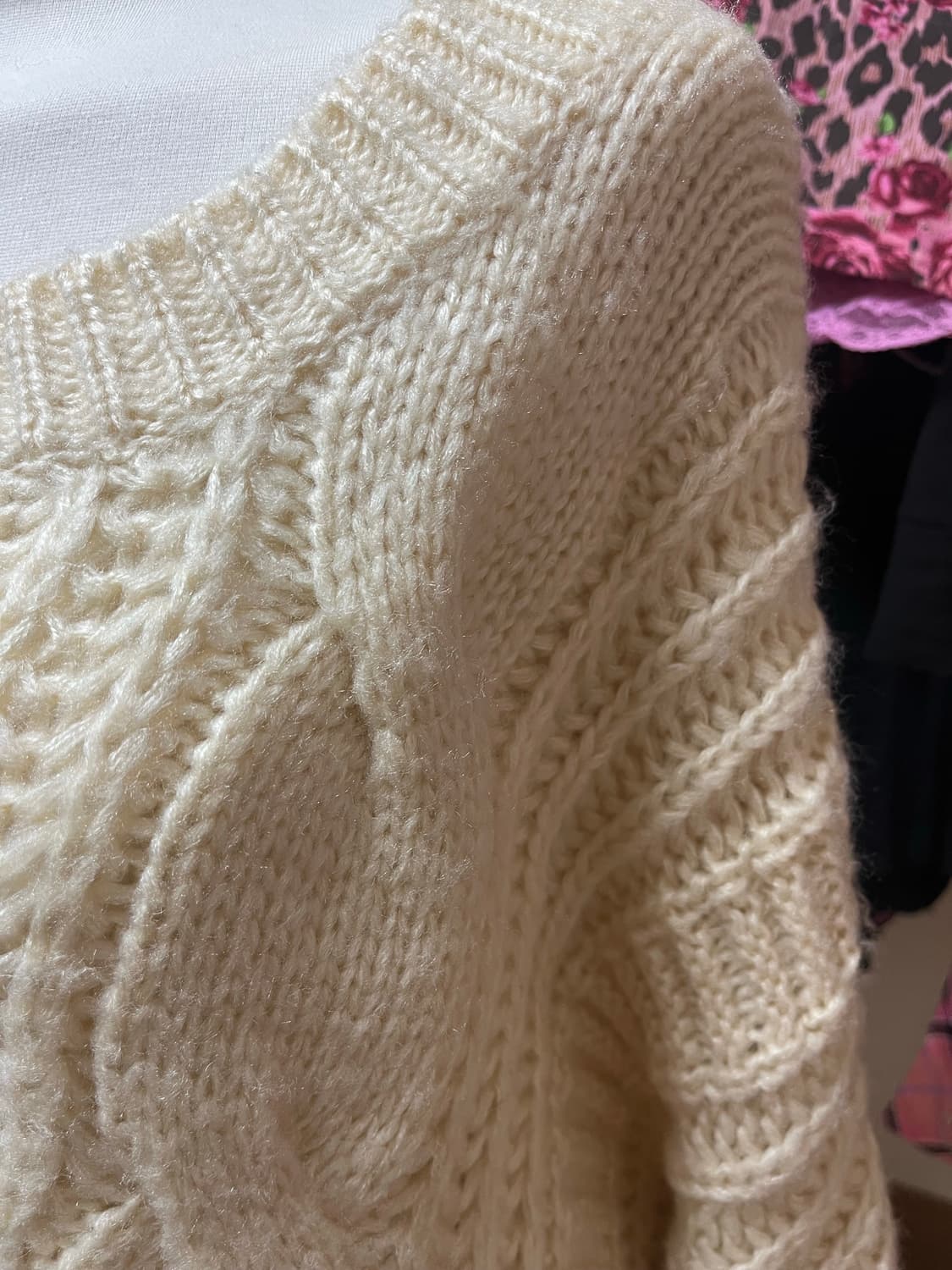 Datura 오프숄더 아이보리 크롭 니트 갸루 상품이미지3