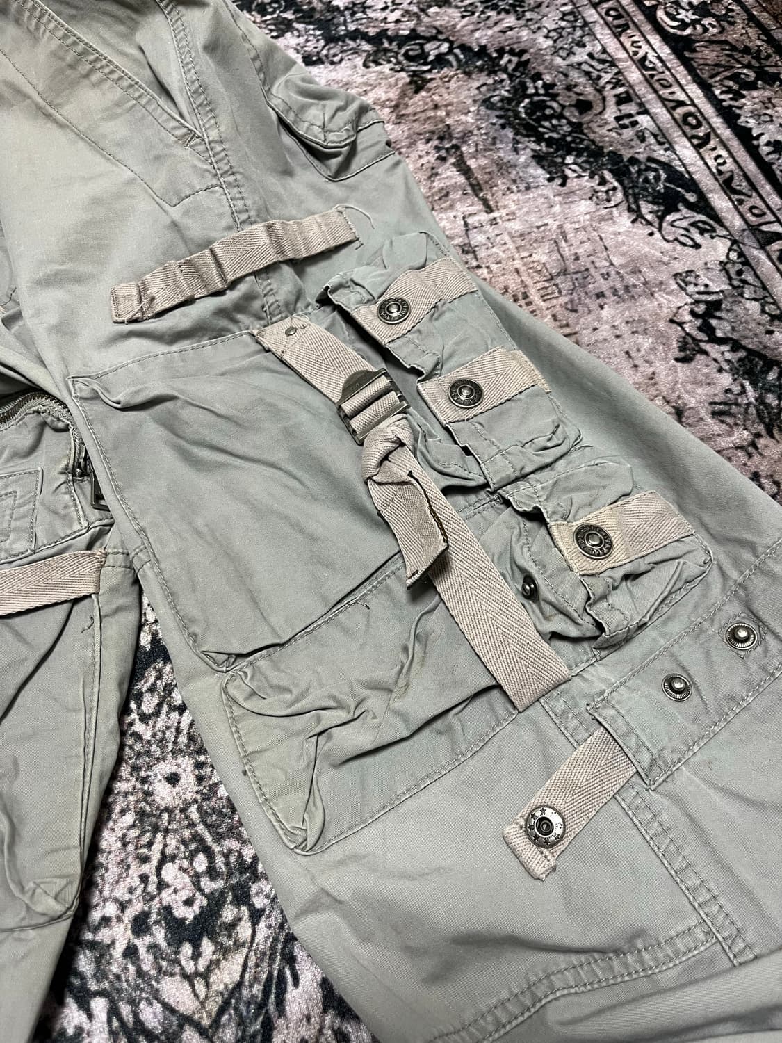 빅포켓 밴딩 디테일 그레이 카고팬츠 상품이미지9