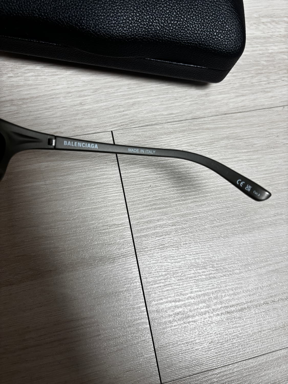 발렌시아가 bat 선글라스 카키 상품이미지3