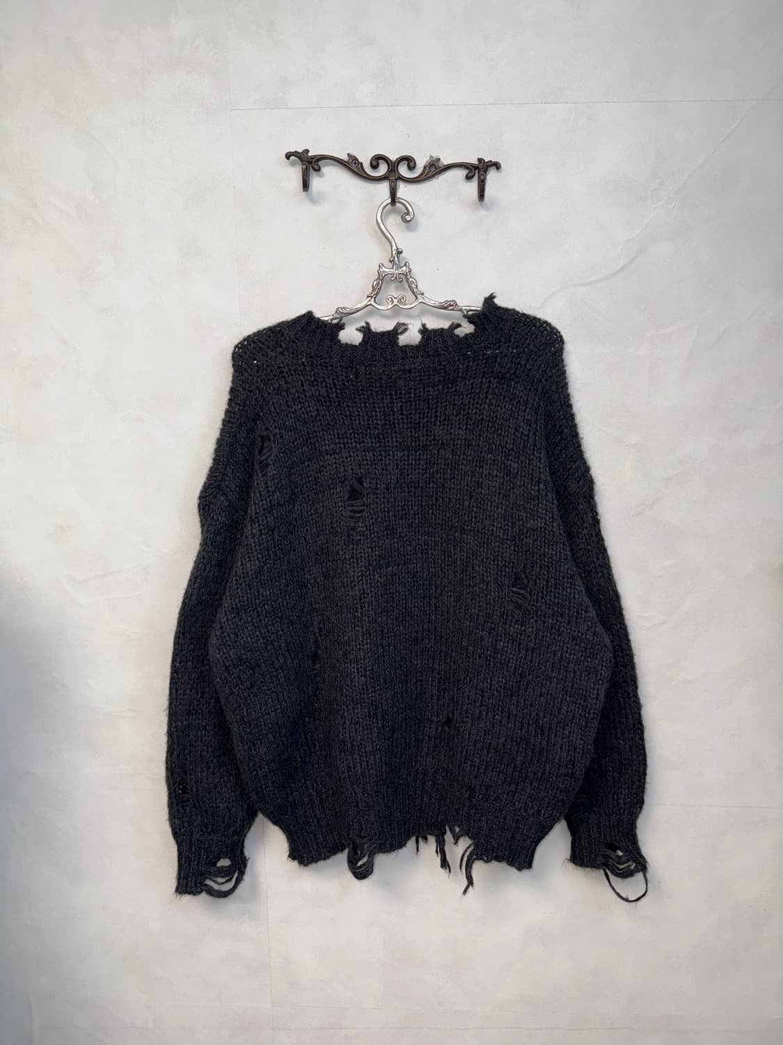 Charcoal grunge damaged over loose knit 상품이미지5