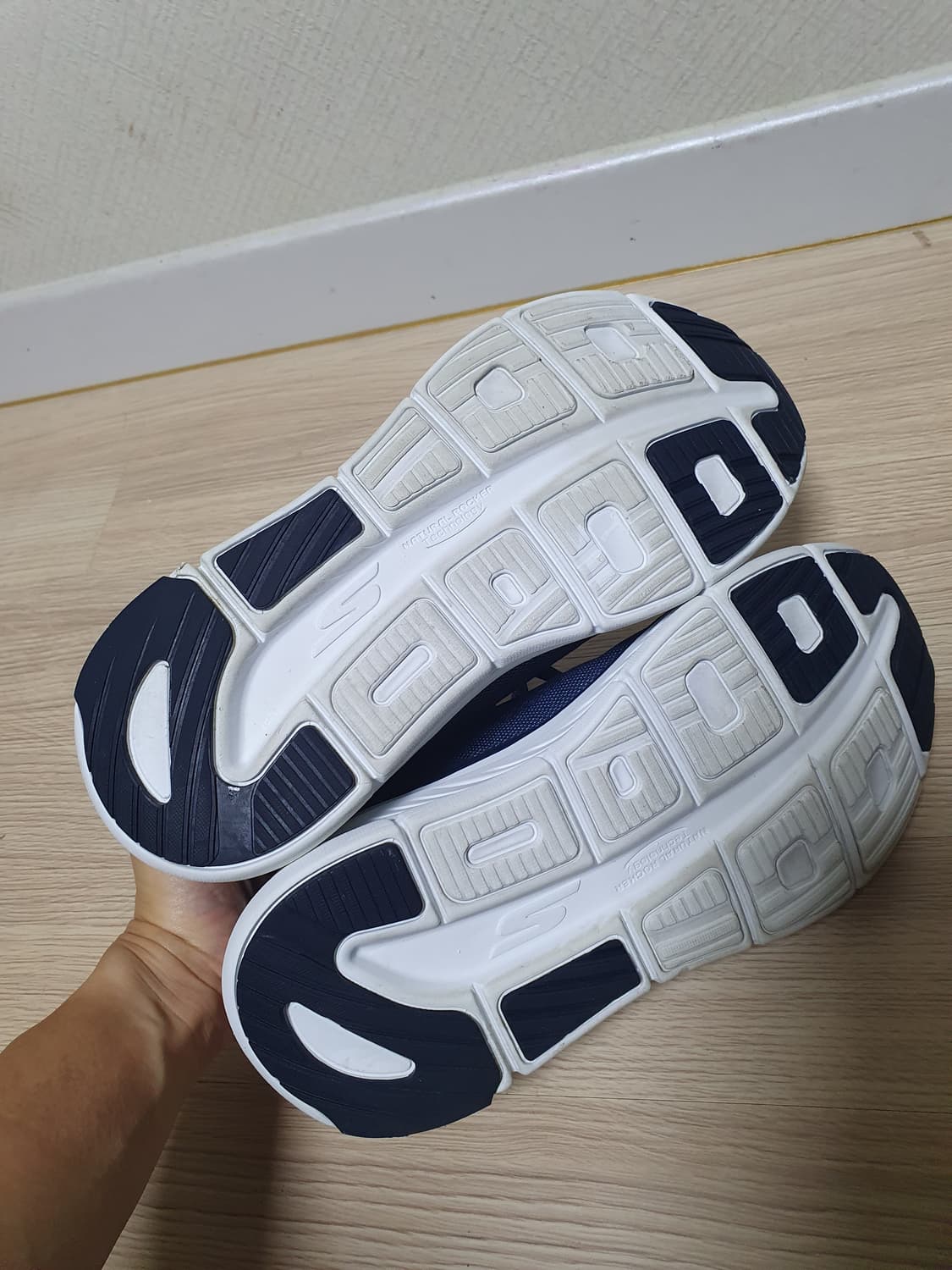 스케쳐스 맥스쿠셔닝 운동화 270 상품이미지7