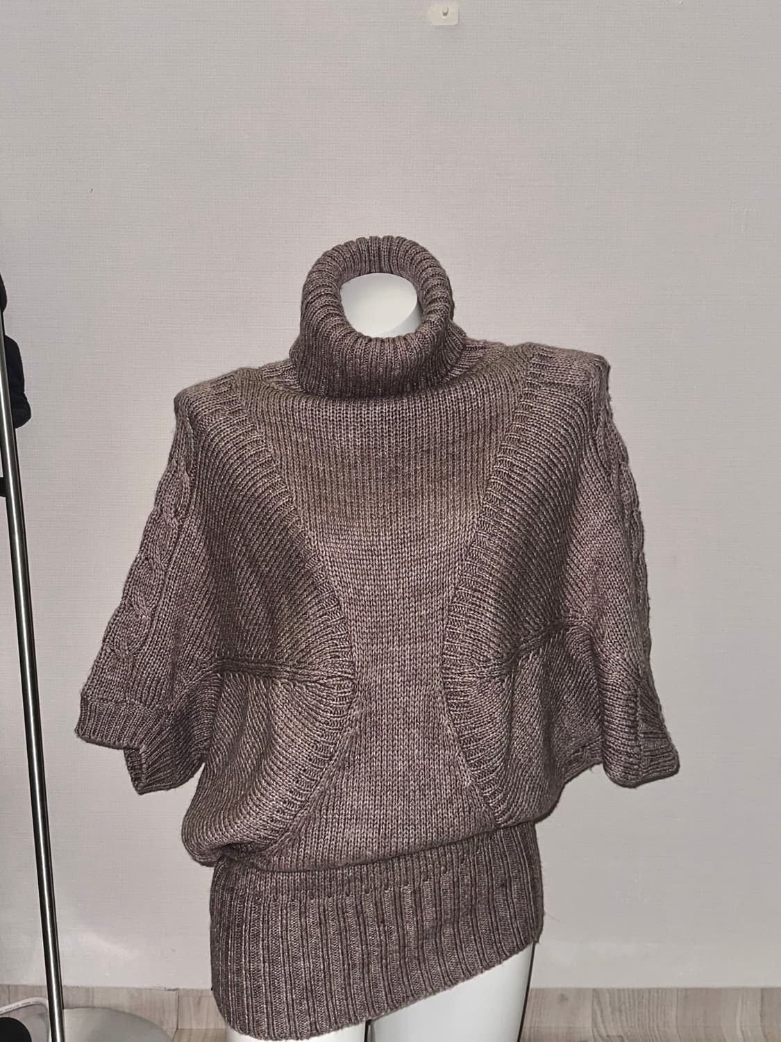 빈티지 모카베이지 폴라 가오리핏 니트 상품이미지4