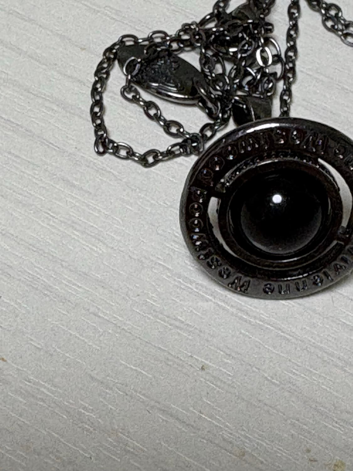 비비안웨스트우드  블랙 orb목걸이  상품이미지2