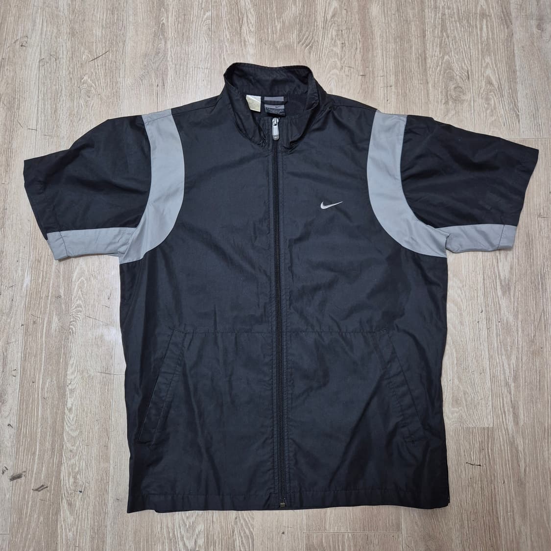 나이키 스우시 00s 올드스쿨 반팔 바람막이 트랙 자켓 M(95) 상품이미지1