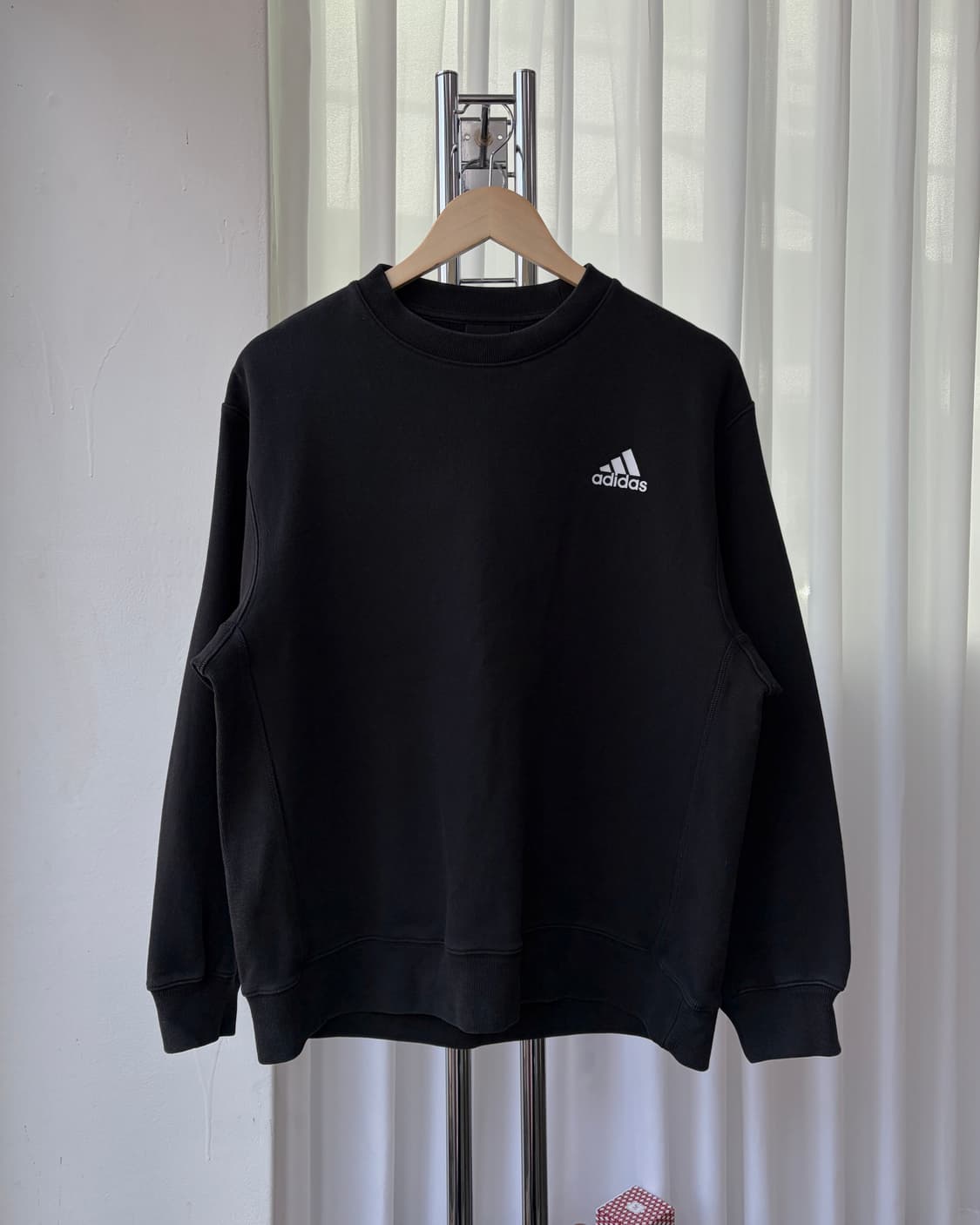 [M]아디다스 에센셜 클래식 블랙 맨투맨  상품이미지2