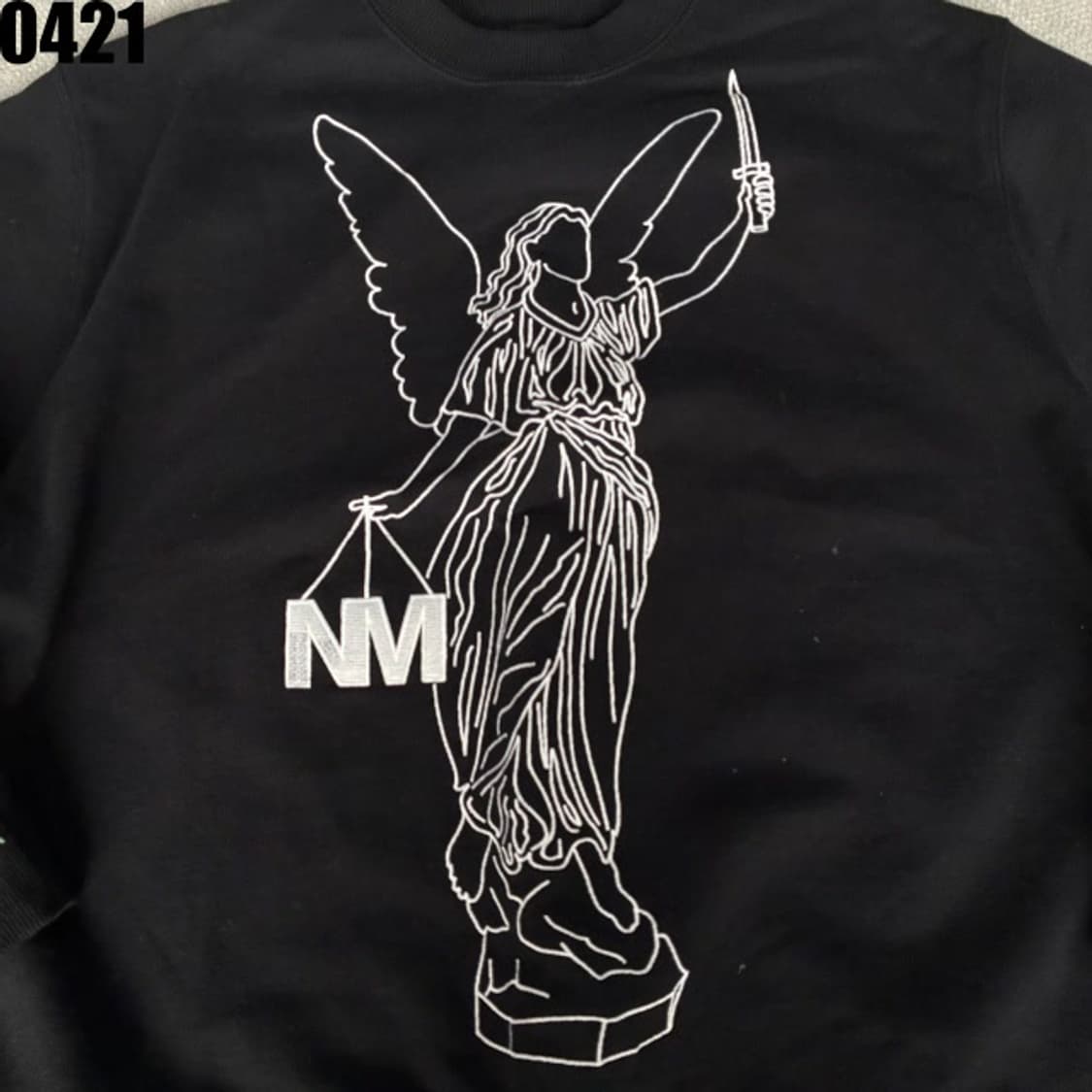 노메뉴얼 블랙 천사 맨투맨 M 상품이미지3