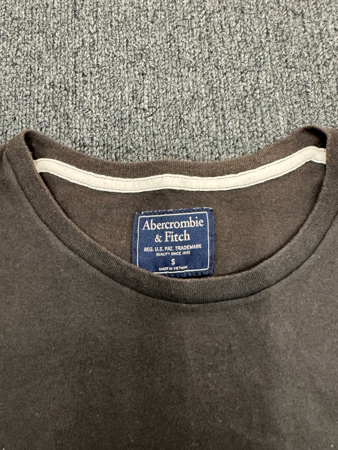 S)아베크롬비 빈티지 포켓 자수 여성 블랙 반팔 상품이미지3