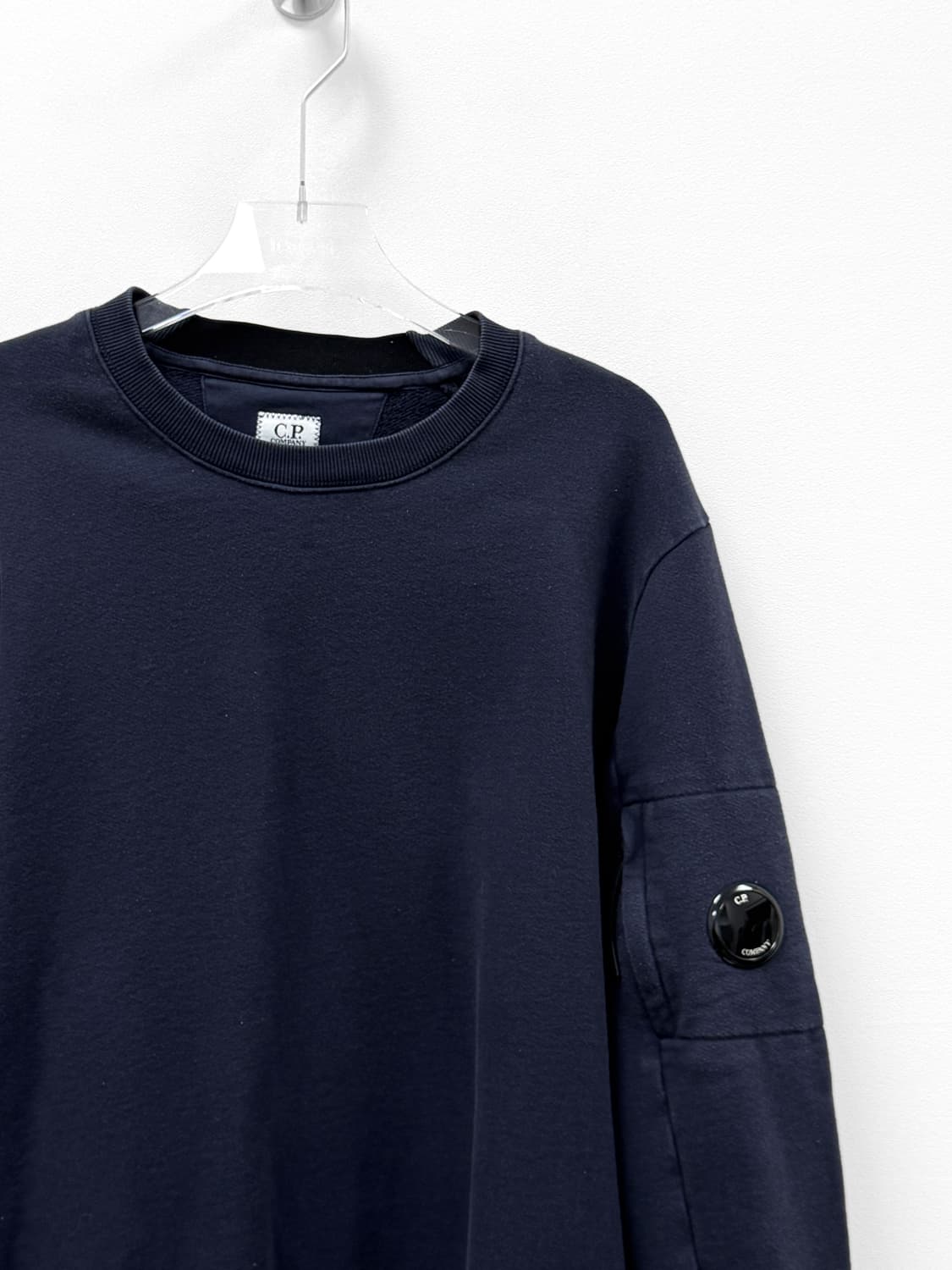 CP컴퍼니 라이트 플리스 렌즈 와펜 맨투맨 상품이미지2