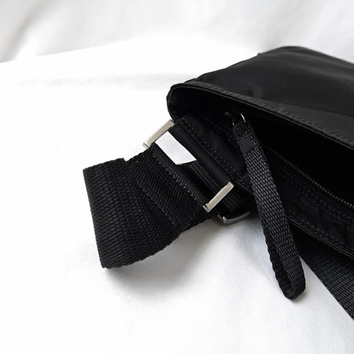 [정품 PRADA] 프라다 포코노 나일론 크로스백 라지 남녀공용 상품이미지5