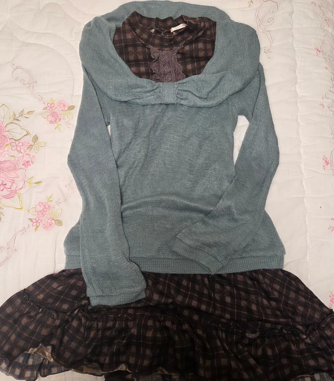 엑시즈팜 민트초코 모리걸 라떼갸루 리본 니트 원피스 상품이미지1