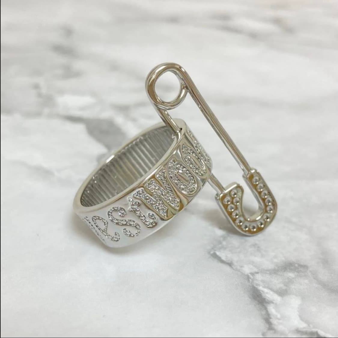 비비안웨스트우드 아카이브 레터링 각인 큐빅 클립링 반지 상품이미지2