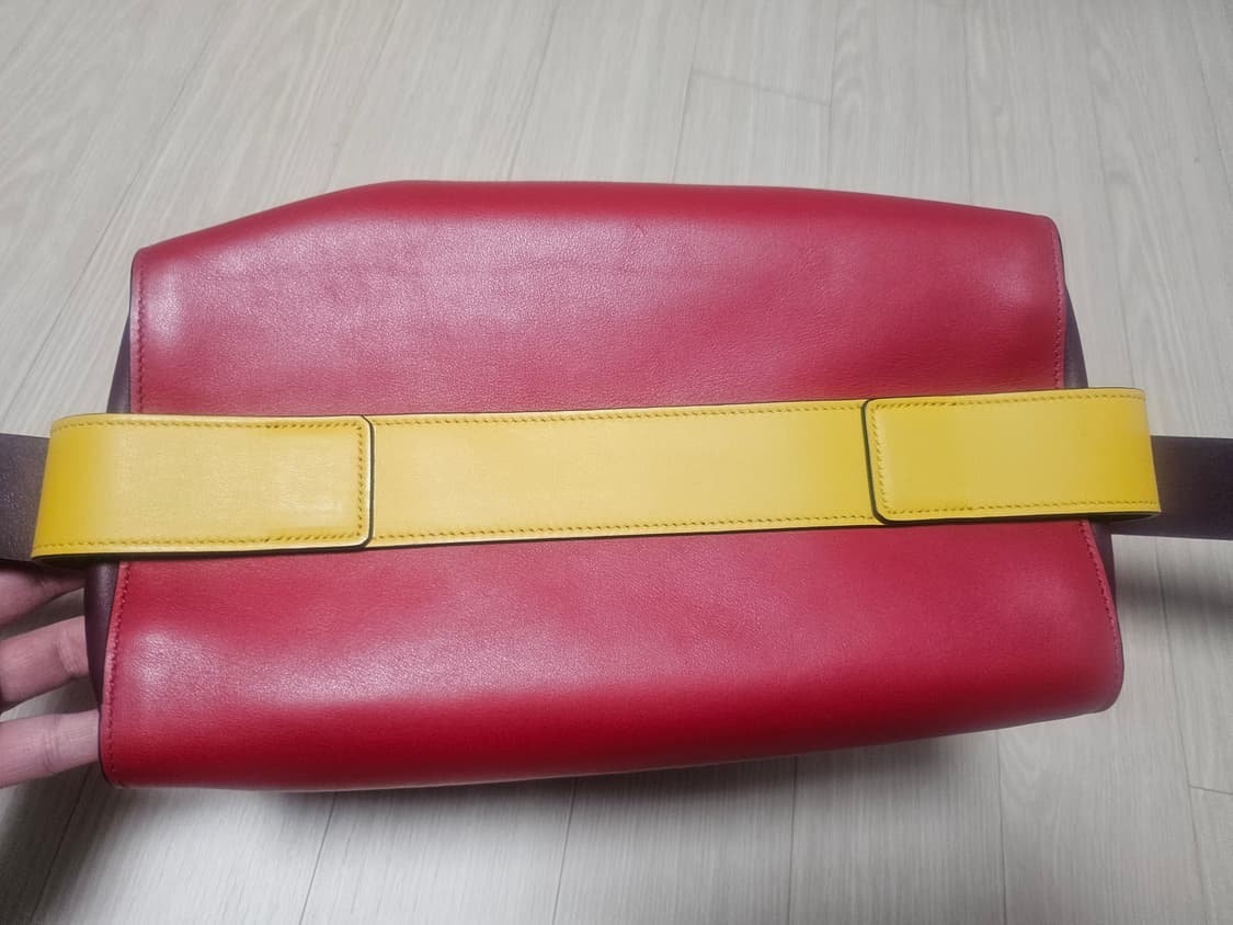 프라다 투톤 보스터백 볼링백 상품이미지10