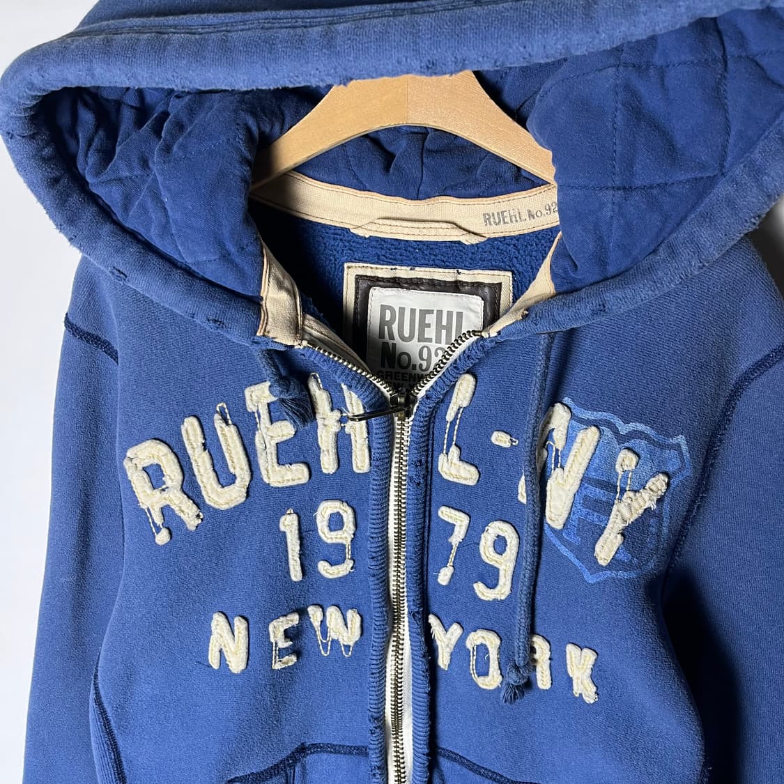 [Ruehl No. 925] 루엘 스펠로고 그런지 후드집업 상품이미지2