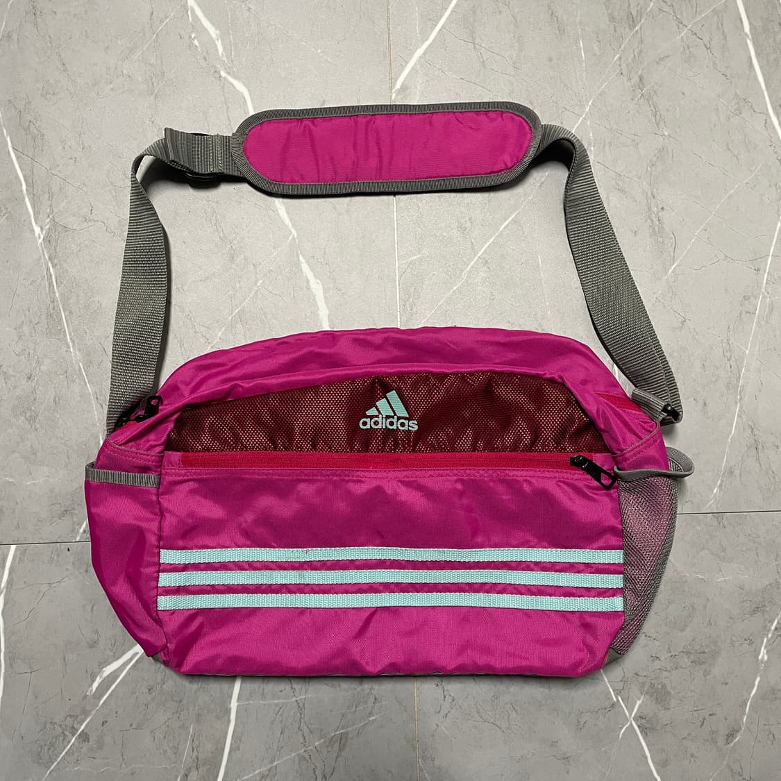 팔로워 특가 아디다스 핑크 3선 미니 슬링백 크로스백 가방 상품이미지3