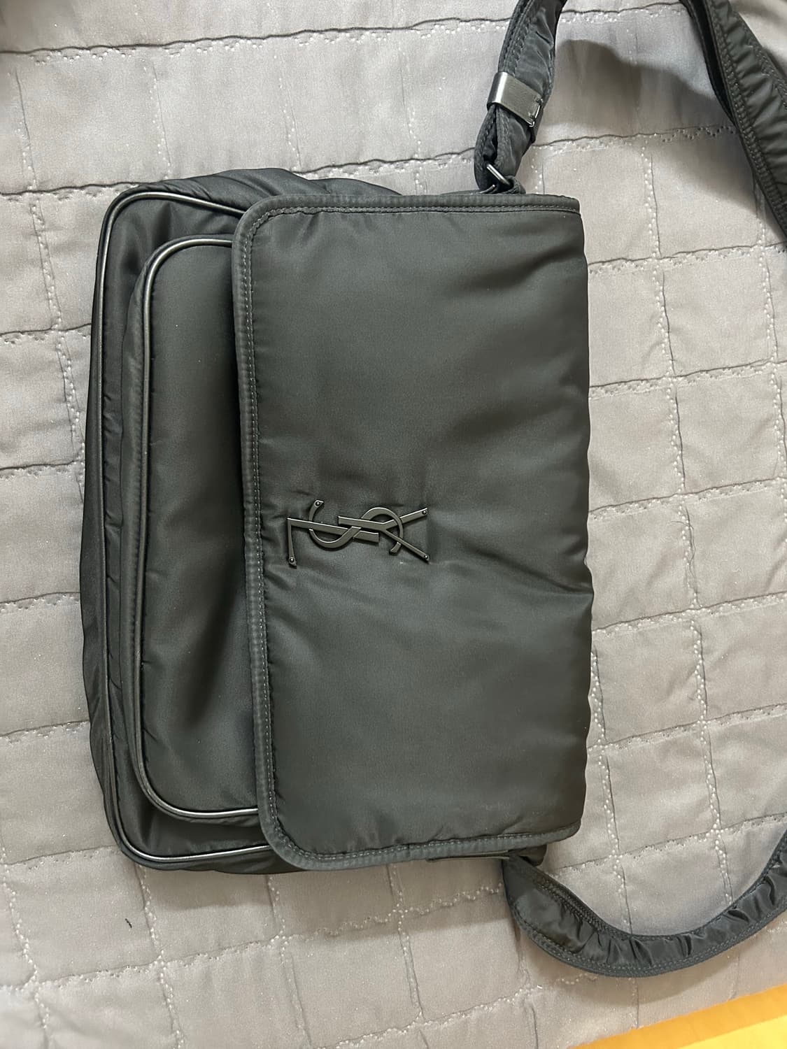 생로랑 나일론 니키 메신저백 라지 상품이미지1