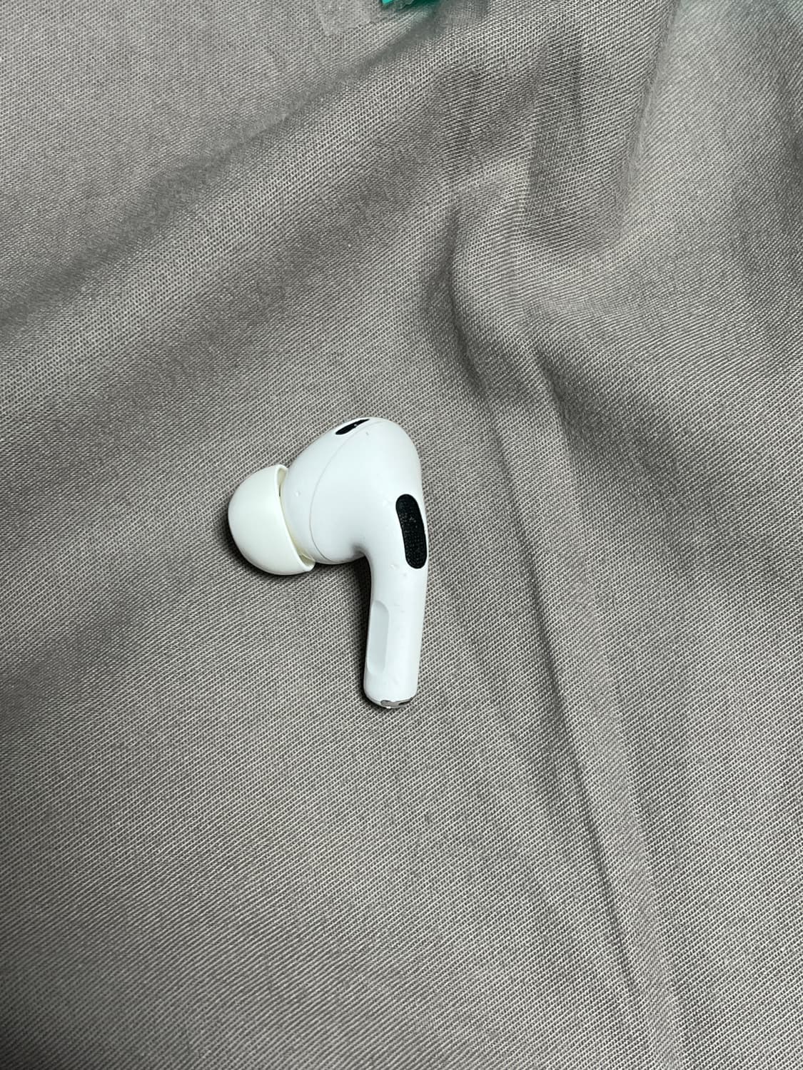 에어팟 프로 2세대 왼쪽 상품이미지2