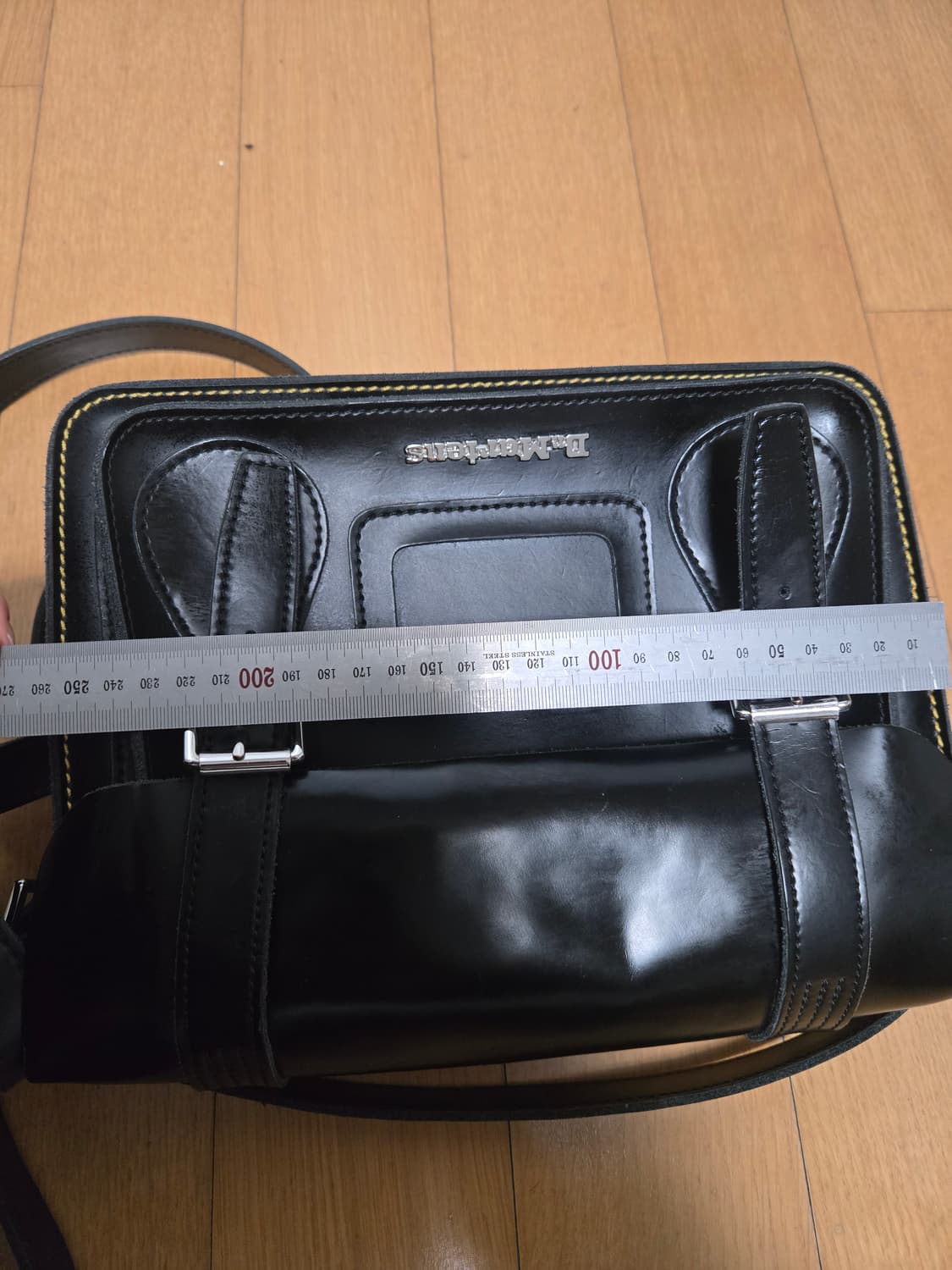 닥터마틴 11인치 사첼백 블랙 상품이미지3