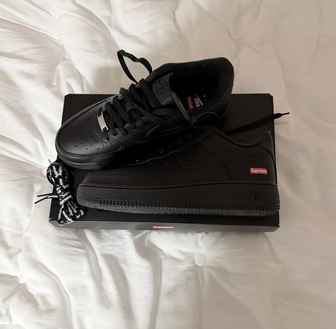 새상품 나이키 슈프림 에어포스 블랙 240 상품이미지2