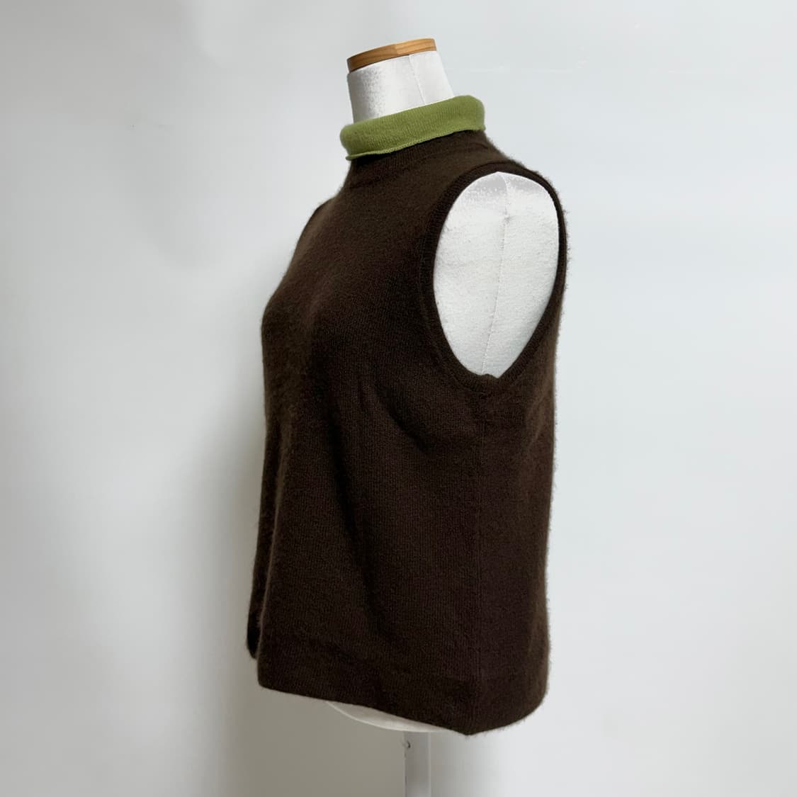 [캐시미어 100%] 🌰밤색 🍋‍🟩라임 배색 하프넥 목폴라 조끼 상품이미지2