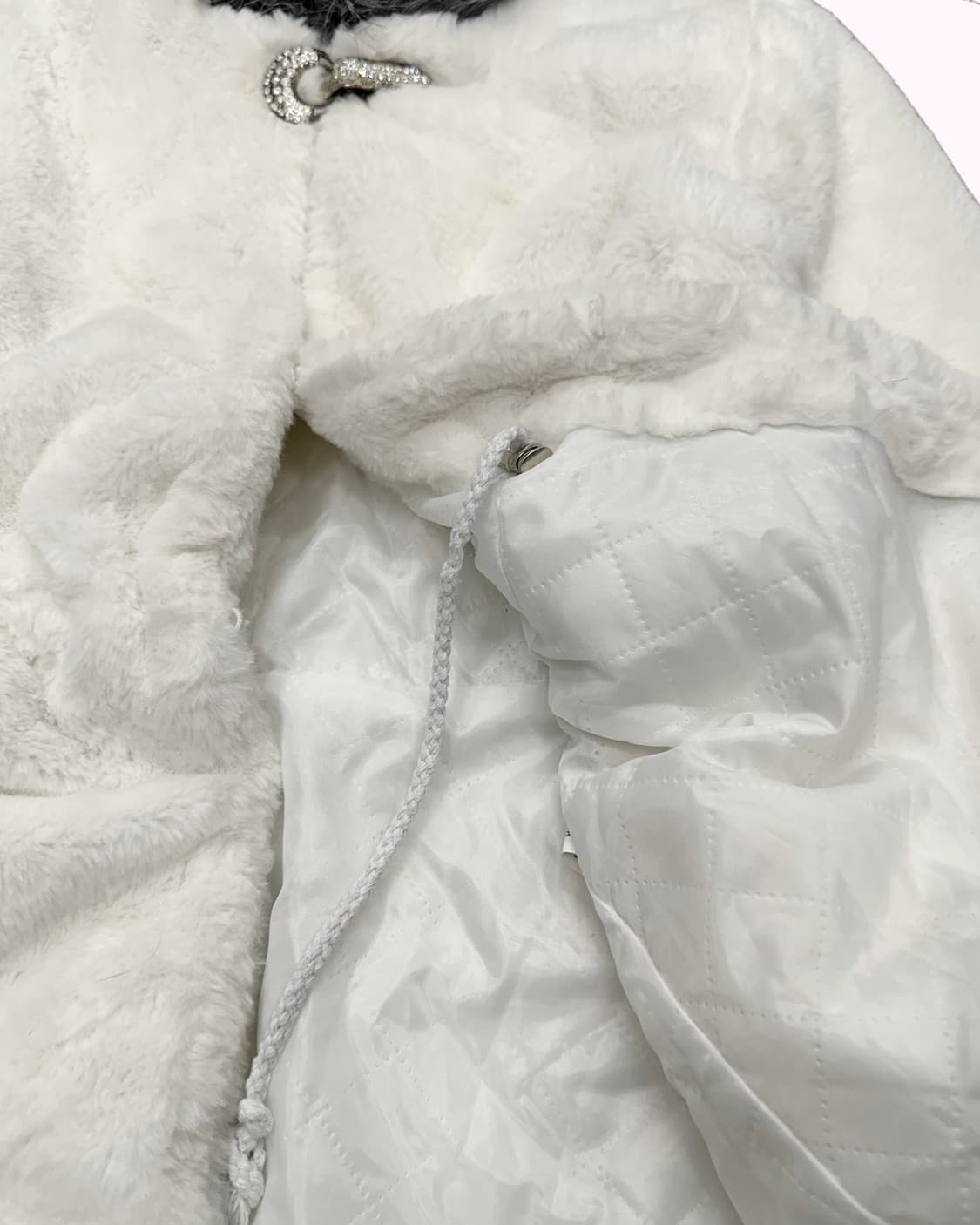 cubic buckle white fur coat 상품이미지3