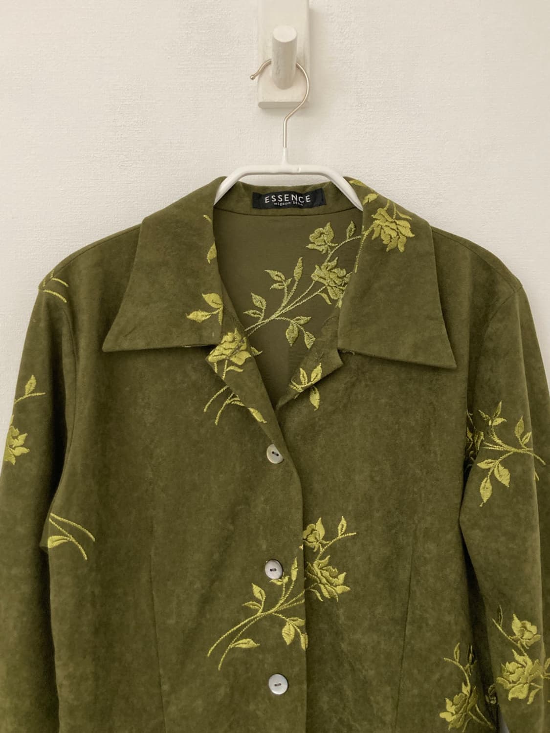 ESSENCE 빈티지 그린 벨벳 자수 셔츠 상품이미지3