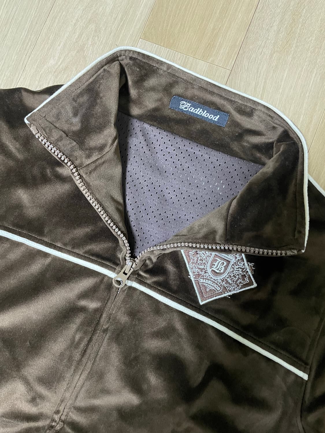 배드블러드 라이온 크레스트 벨벳 집업 - 브라운 S 상품이미지5