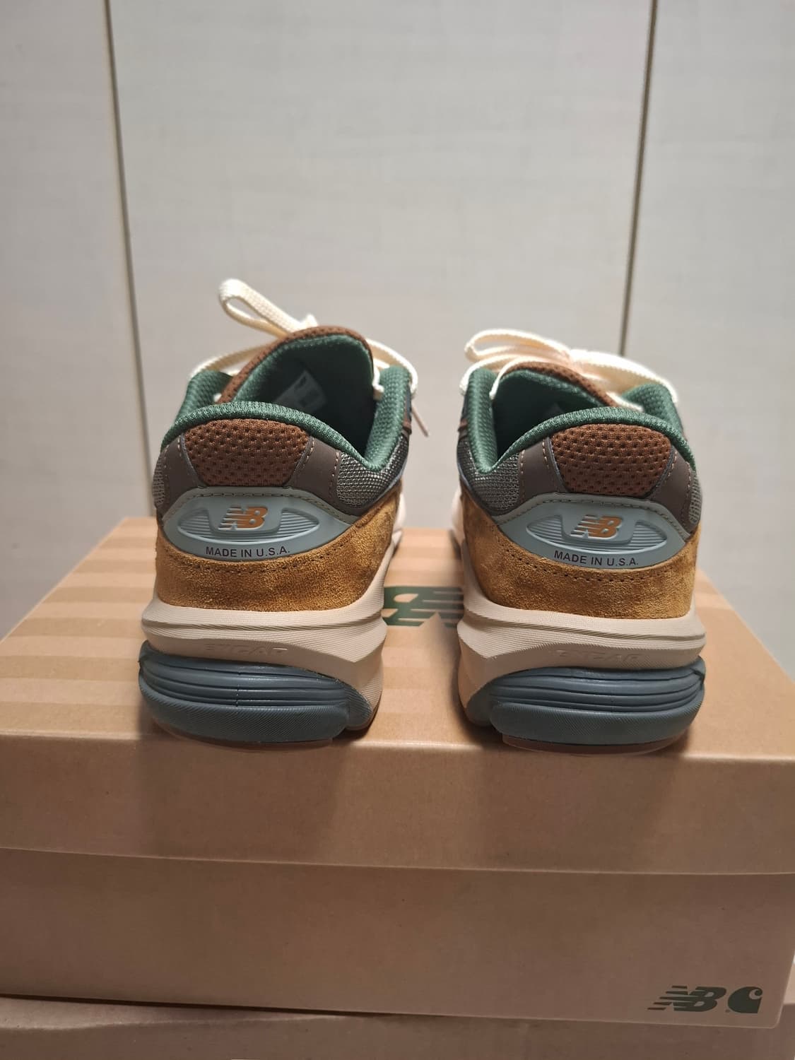 265 뉴발 990v6 칼하트 상품이미지2