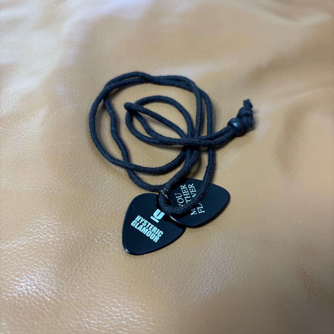 언더커버x히스테릭글레머 기타 피크 블랙 목걸이 (Black) 상품이미지7