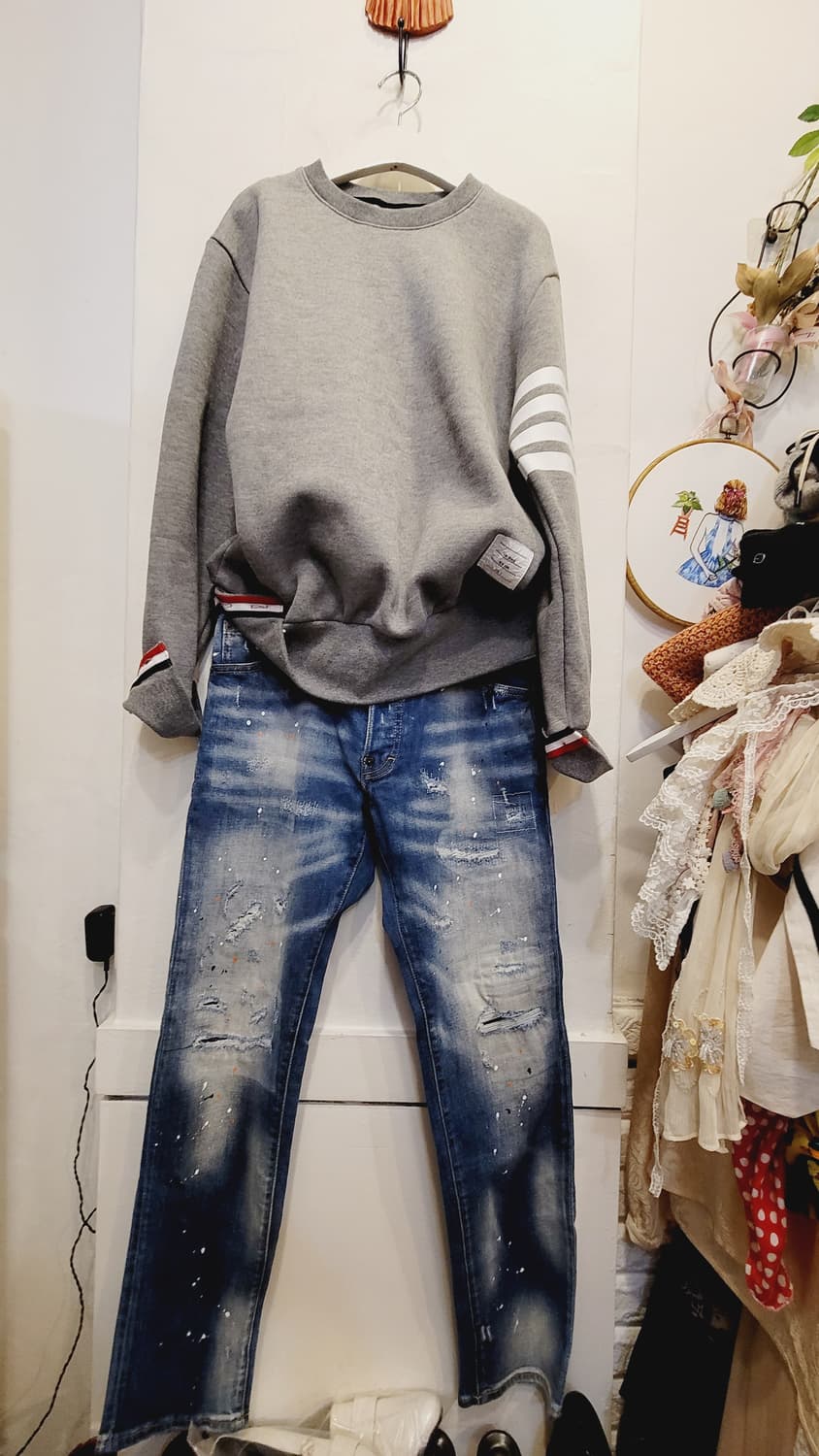 삼선 포인트 기모 맨투맨. 디스퀘어드 데님 상품이미지1