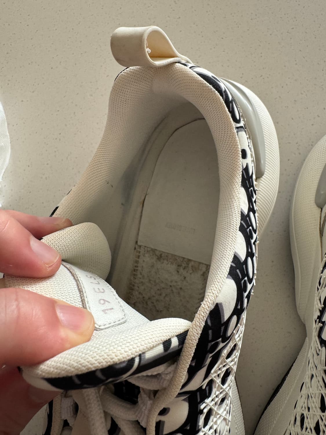 디올 B24 오블리크 까나쥬 모티프 화이트 스니커즈 44 상품이미지4