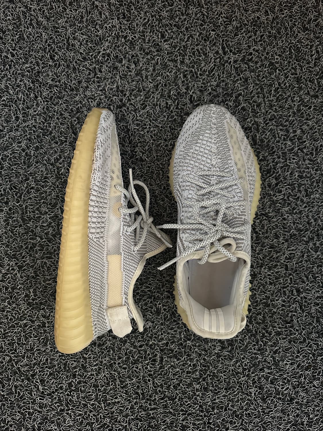 아디다스 이지 부스트 350 V2  상품이미지2