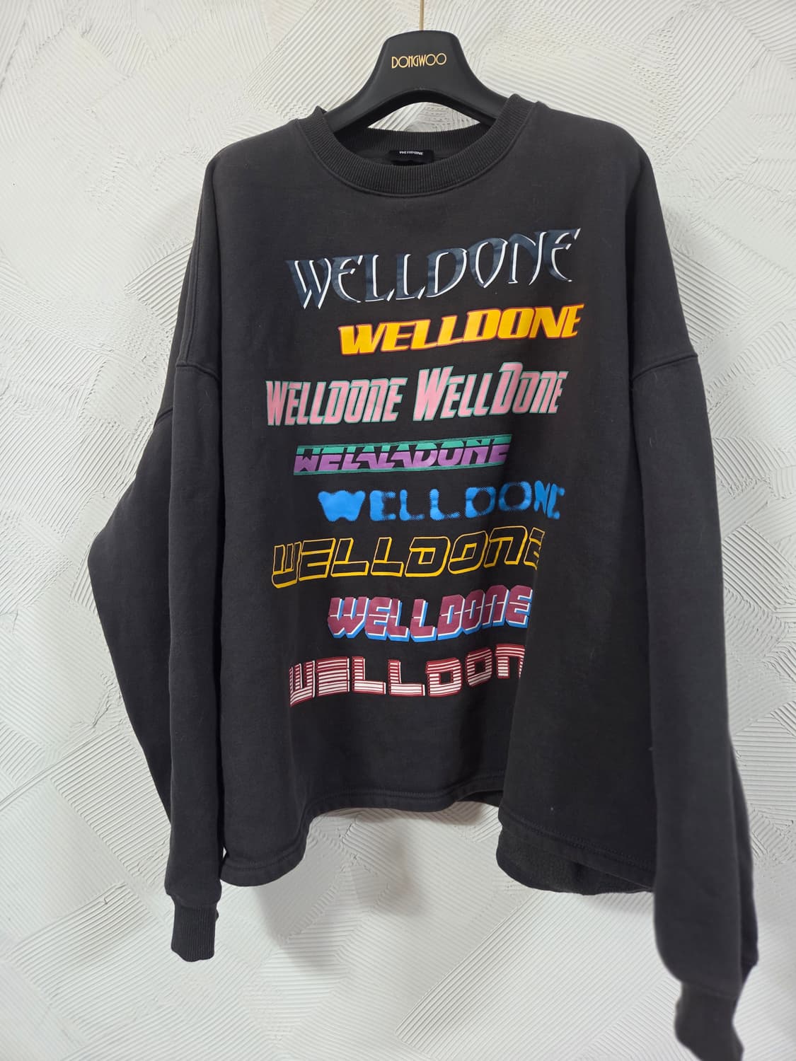 웰던 WELLDONE 블랙 맨투맨 티셔츠 상품이미지1