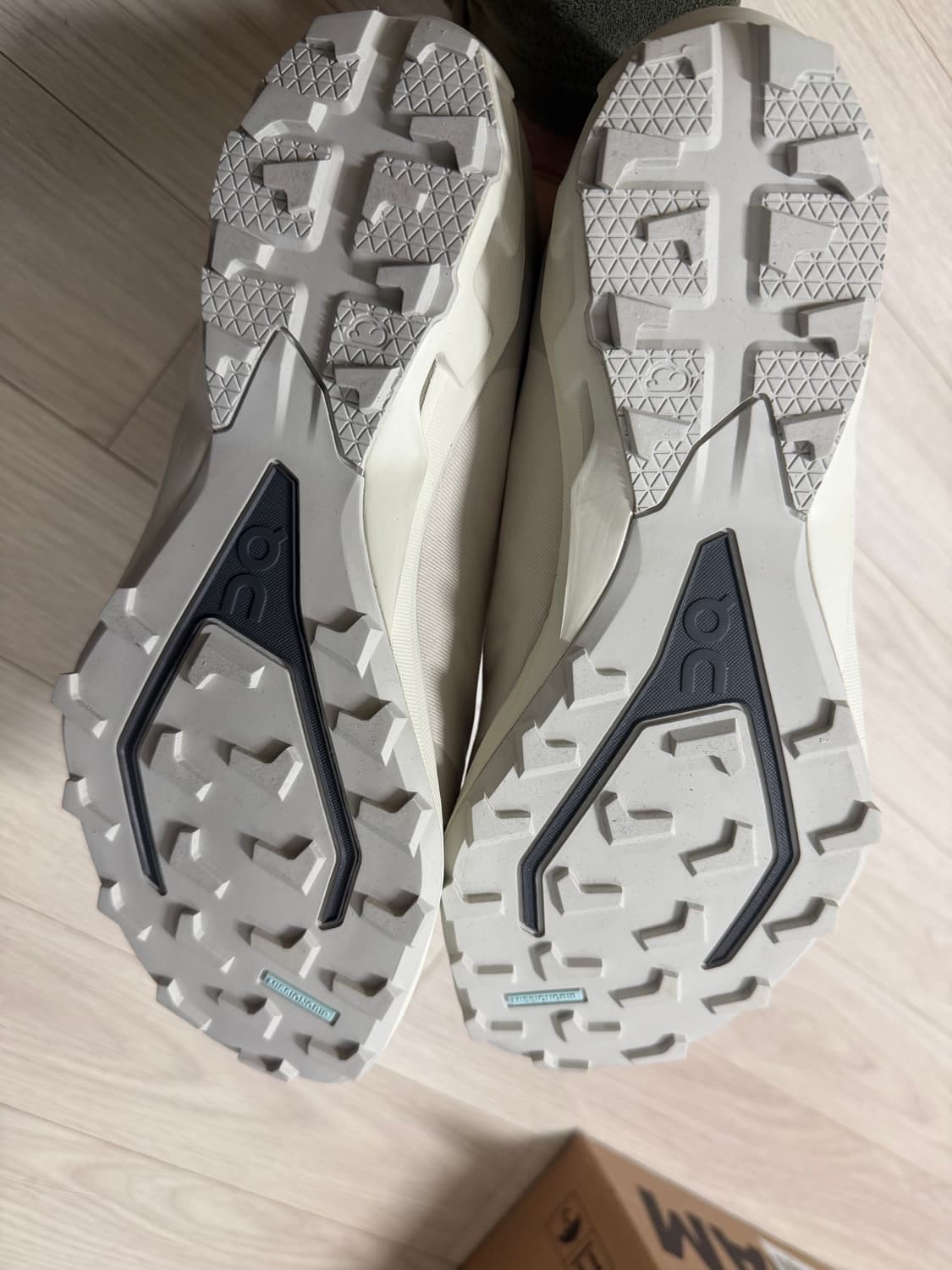 파프 온 클라우드벤처 피크 아이스 문 상품이미지2