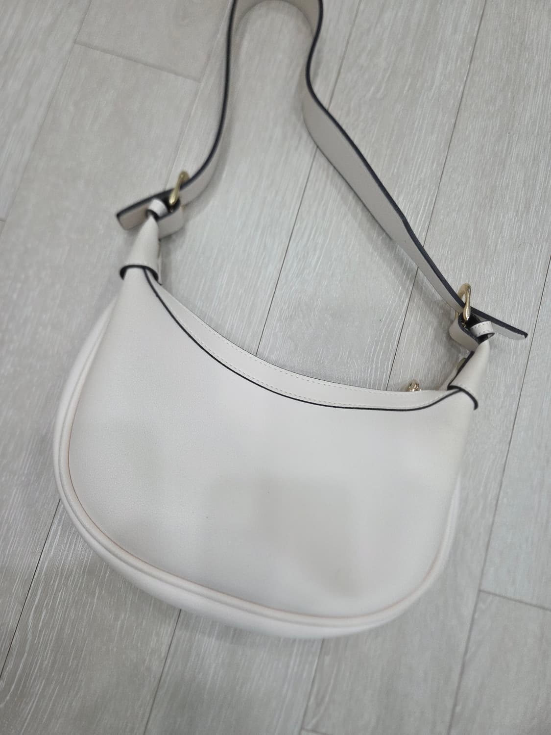 에크릿 하프문솔더백 상품이미지3