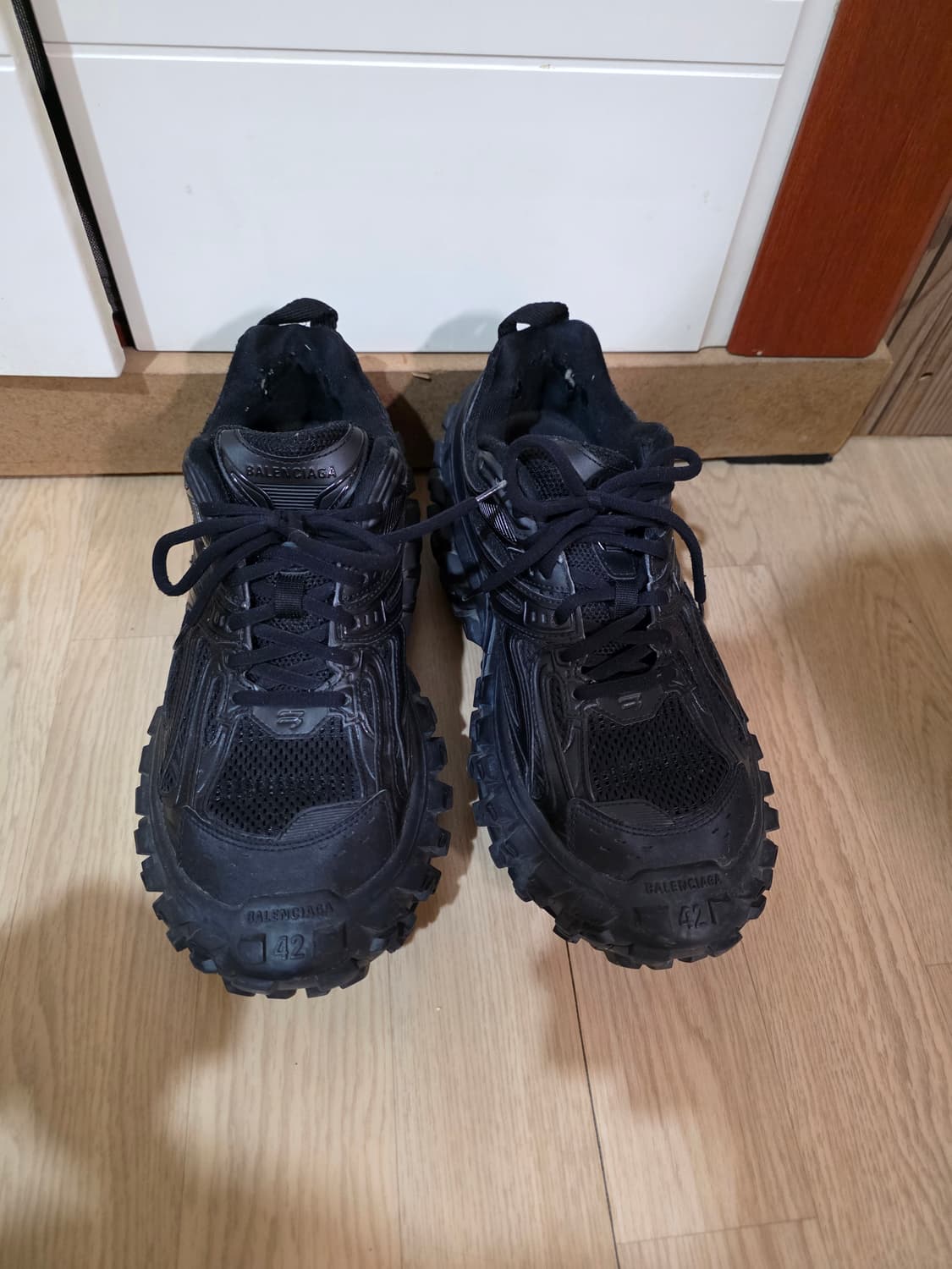 발렌시아가 디펜더42 상품이미지1